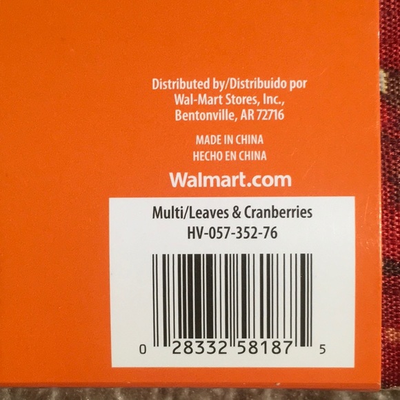 Leaves & Cranberries Fabric Rectangular Tablecloth. 52in x 70in. - Picture 6 of 8